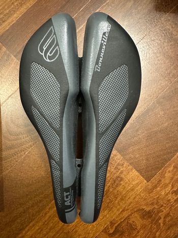 Używany BiSaddle bonneville distance carbon fiber Saddles & Seatposts