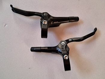 Used Shimano MT200 Hydraulic Disc Brake bike — image 3 of 4