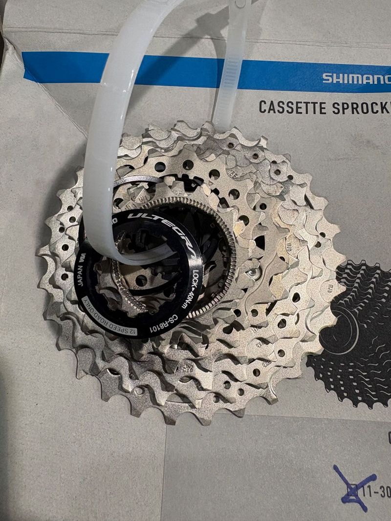 Używany Shimano Ultegra 12-speed Cassette Drivetrain & Pedals