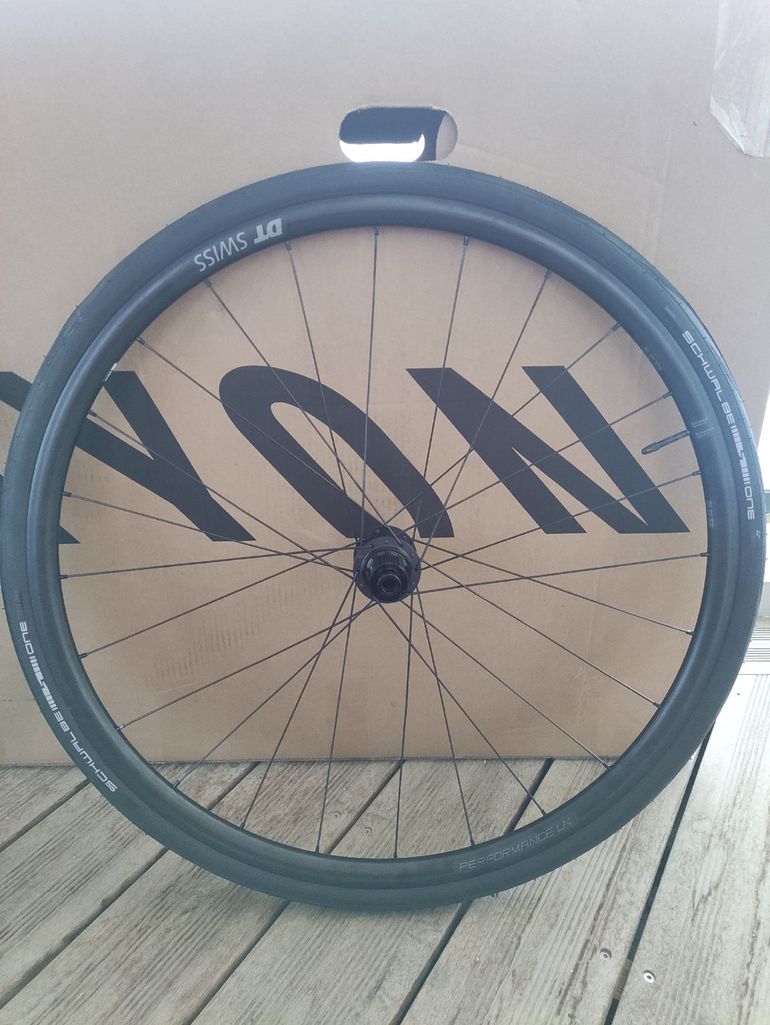 Used Dt Swiss Performance 2025 bike — image 3 of 9