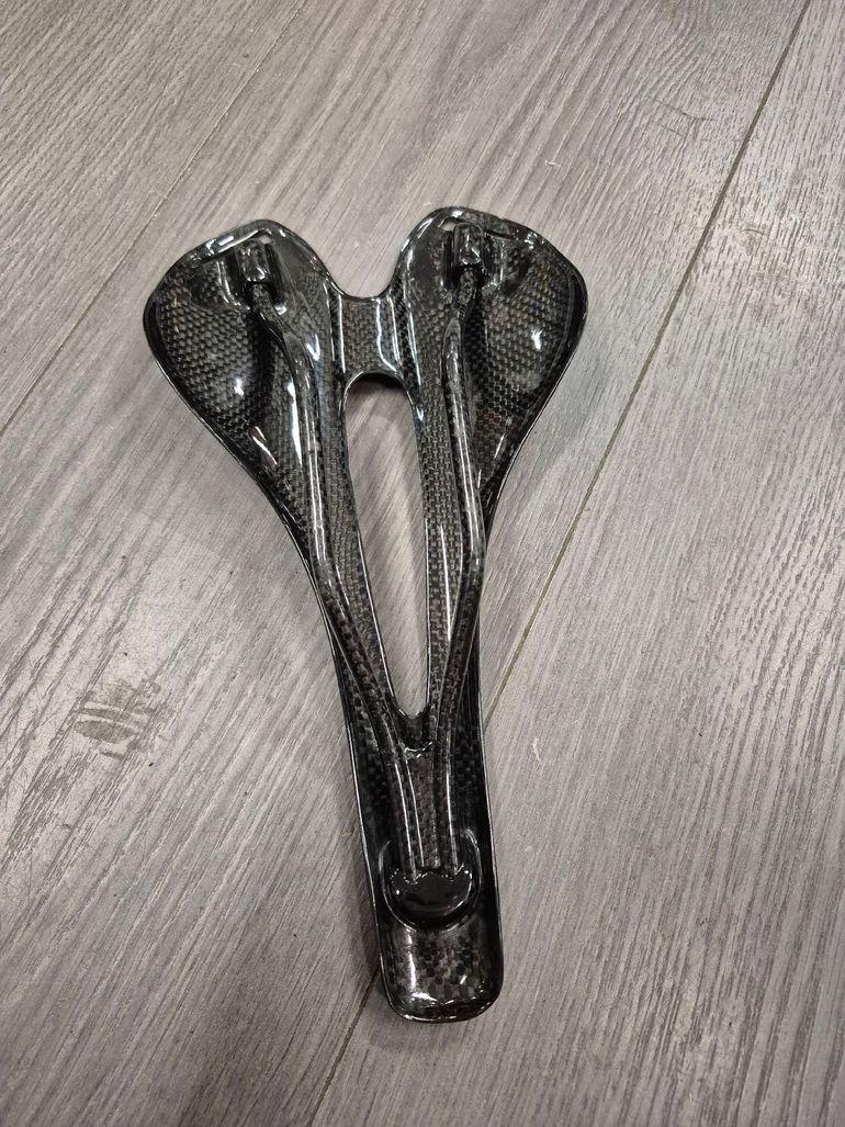 Used DHD selle carbone 2025 bike — image 4 of 4