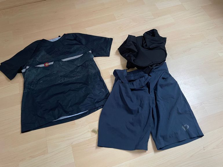 Used Pearl Izumi MTB Kids Bekleidungsset bike — image 2 of 2