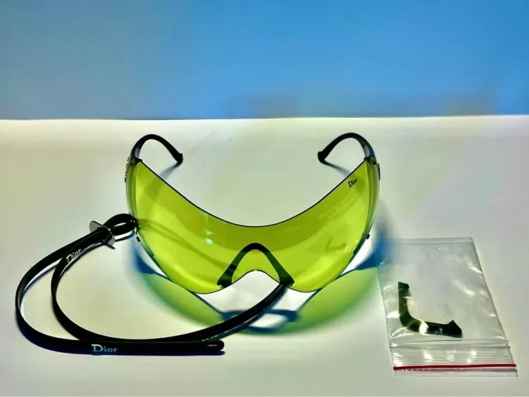 Used Dior SKY1 Shield Sunglasses – Lightweight Sport Design – Yellow Lens – Complete Set 2002 bike — image 3 of 5