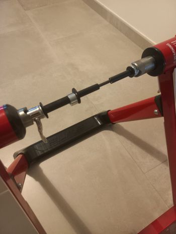 Used Elite Adaptateur axe traversant 10-12mm 2024 bike — image 2 of 2