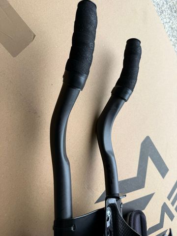 Used Division Aerobars 2022 bike — image 3 of 4
