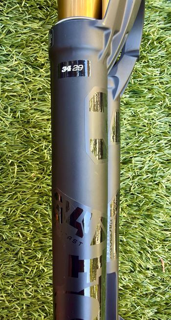 Used Fox 2025 34 SC Factory Fork 29 120/44 GRIP SL Kashima New 2024 bike — image 5 of 9