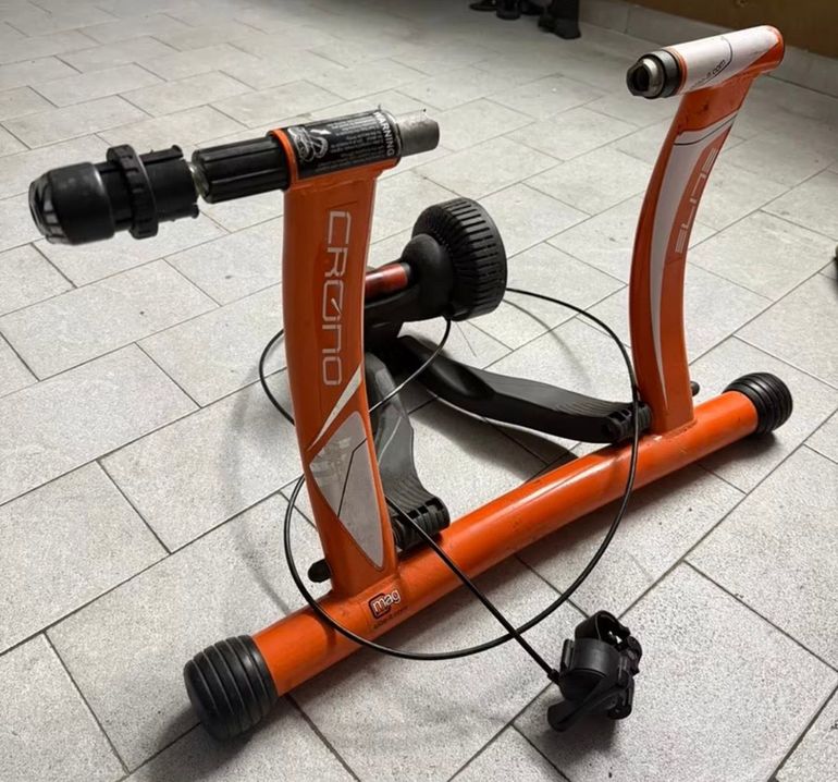 Used Elite rulli più copertone rosso indoor 2023 bike — image 2 of 3