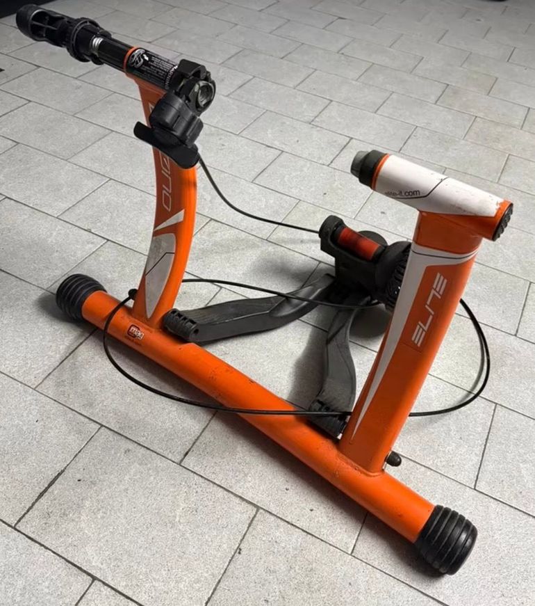 Used Elite rulli più copertone rosso indoor 2023 bike — image 1 of 3