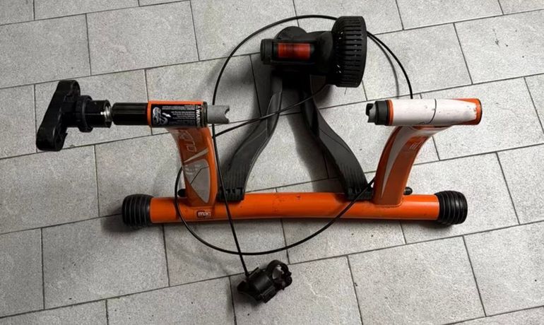 Used Elite rulli più copertone rosso indoor 2023 bike — image 3 of 3