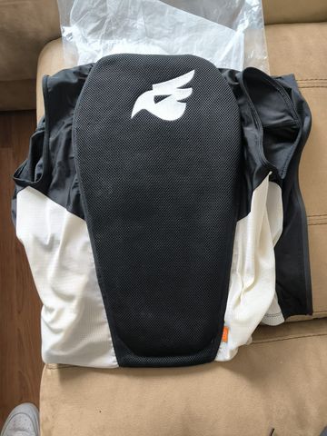 Gebrauchtes Bluegrass Armour Lite D30 Body Armor 2024 bike — Bild 2 von 5