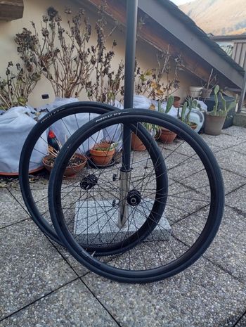 maddux RD 30 Alloy Wheelset 700c Disc Brakes, Center Lock 2022 Wheels de segunda mano