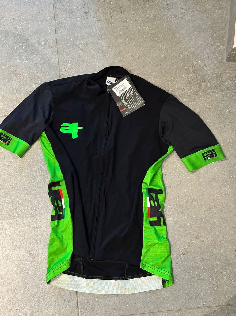 Used Tafi shirt  M 2023 bike — image 1 of 5