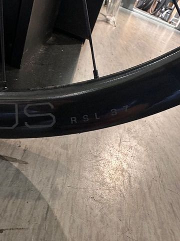Bontrager Aeolus RSL 37 Wheelset 2025 bike d'occasion — image 5 sur 9