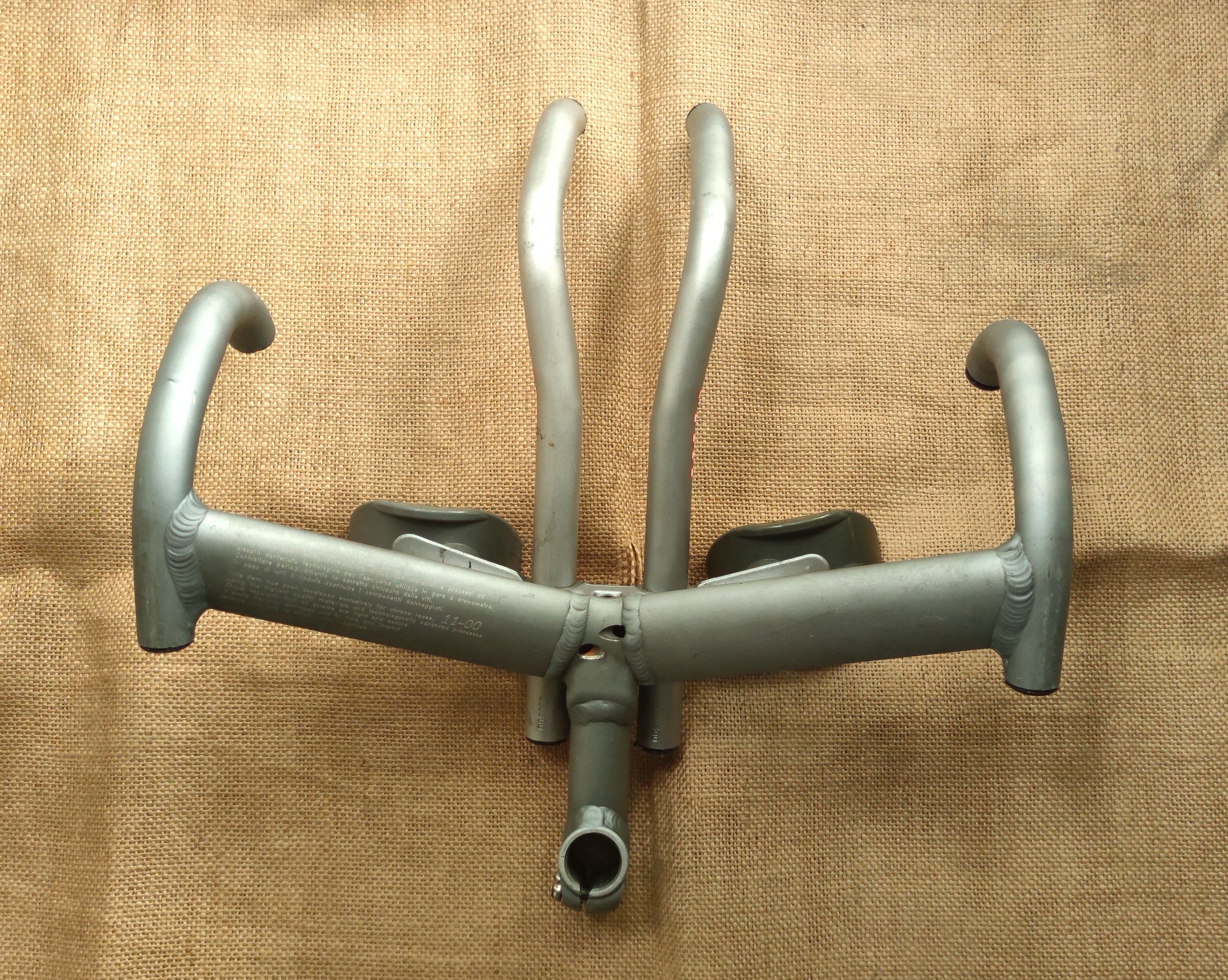 ITM DUAL AERO TTバー ITM Dual Aero Aerobars TT Chrono Handlebars 36.5cm