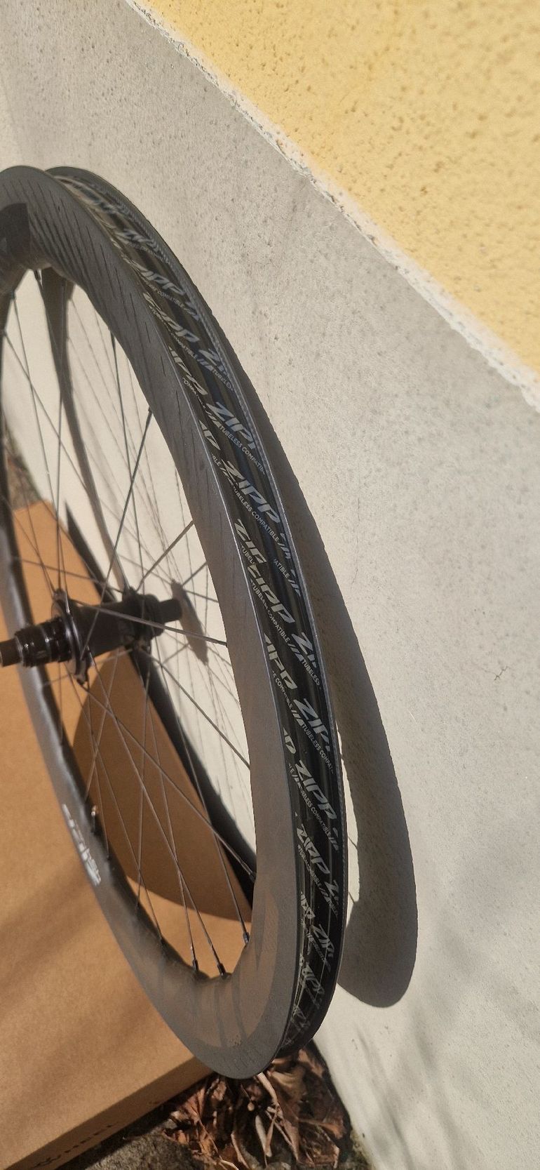 Used Zipp 454nsw xdr 2024 bike — image 3 of 5