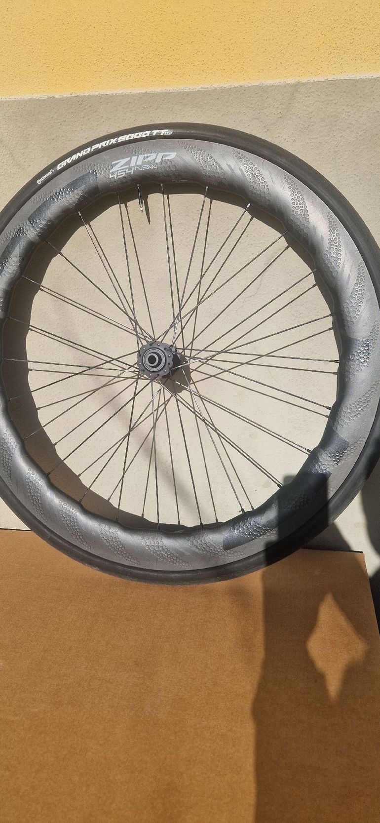 Used Zipp 454nsw xdr 2024 bike — image 1 of 5