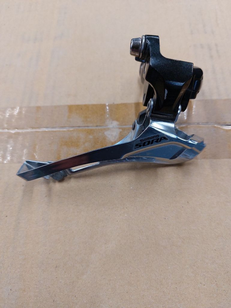 Used Shimano Sora voorderailleur 2x9 2020 bike — image 1 of 3