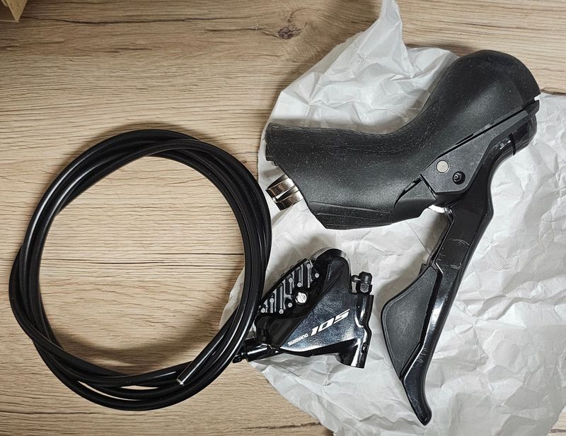 Použité Shimano STI ST-R7020 BR-R7070 2023 Drivetrain & Pedals