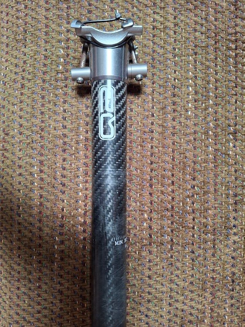 Used Q2 Ultralight Carbon Seatpost 31.6mm Saddles & Seatposts