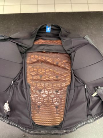 Tweedehands Bluegrass ARMOUR B&S D3O Body Armor 2024 bike — afbeelding 4 van 9