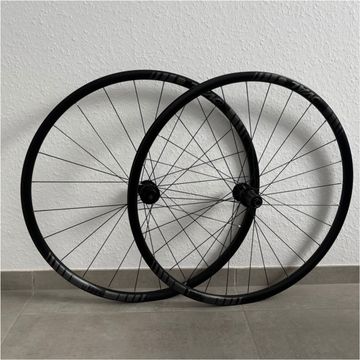 Gebrauchtes Oval Concepts Oval 324 Disc Laufradsatz TA 12x100/142mm Centerlock Shimano HG Wheels
