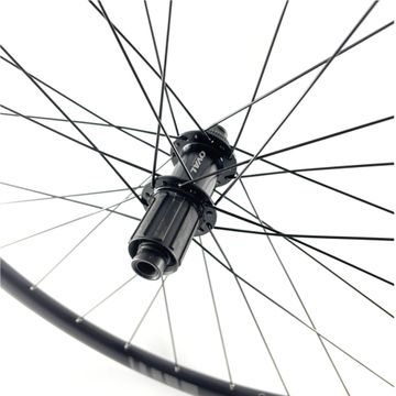 Used Oval Concepts Oval 324 Disc Laufradsatz TA 12x100/142mm Centerlock Shimano HG bike — image 7 of 9