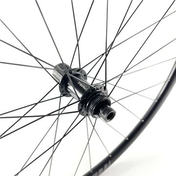 Used Oval Concepts Oval 324 Disc Laufradsatz TA 12x100/142mm Centerlock Shimano HG bike — image 8 of 9