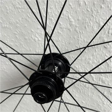 Used Oval Concepts Oval 324 Disc Laufradsatz TA 12x100/142mm Centerlock Shimano HG bike — image 2 of 9
