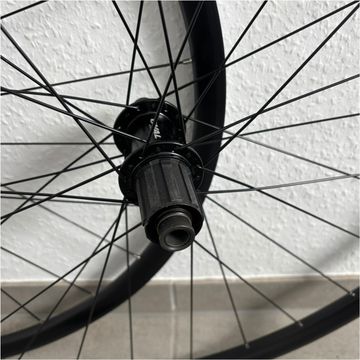 Used Oval Concepts Oval 324 Disc Laufradsatz TA 12x100/142mm Centerlock Shimano HG bike — image 5 of 9
