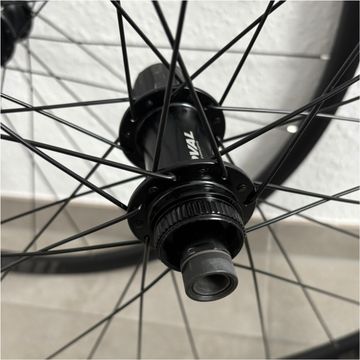 Used Oval Concepts Oval 324 Disc Laufradsatz TA 12x100/142mm Centerlock Shimano HG bike — image 4 of 9