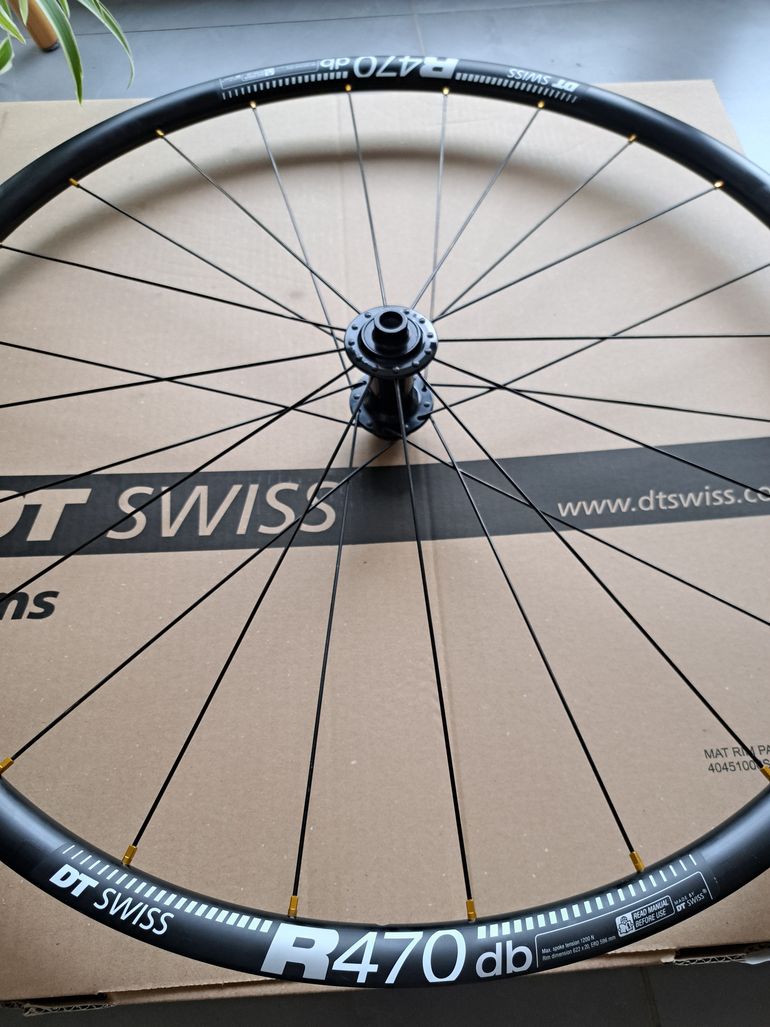 Used Dt Swiss R470 db 2025 bike — image 2 of 4