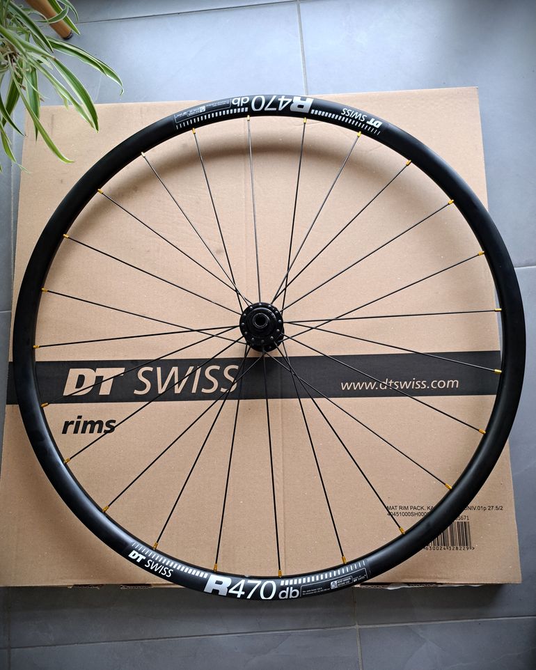 Used Dt Swiss R470 db 2025 bike — image 1 of 4