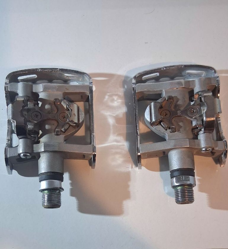 Used Shimano pedales  doble uso bike — image 1 of 3