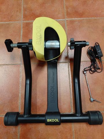 Tweedehands Bkool Rodillo SMART PRO 2 2019 Cycling Accessories