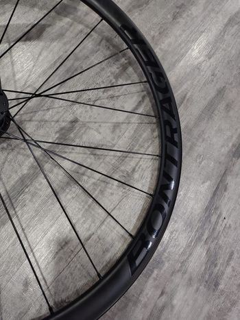 Used Bontrager Aeolus Elite 35 TLR Disc Road Wheel 2023 bike — image 4 of 9