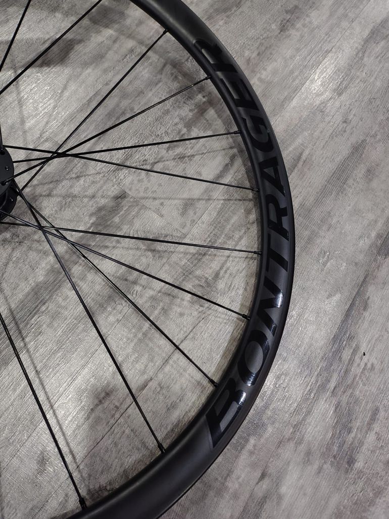 Used Bontrager Aeolus Elite 35 TLR Disc Road Wheel 2023 bike — image 4 of 9