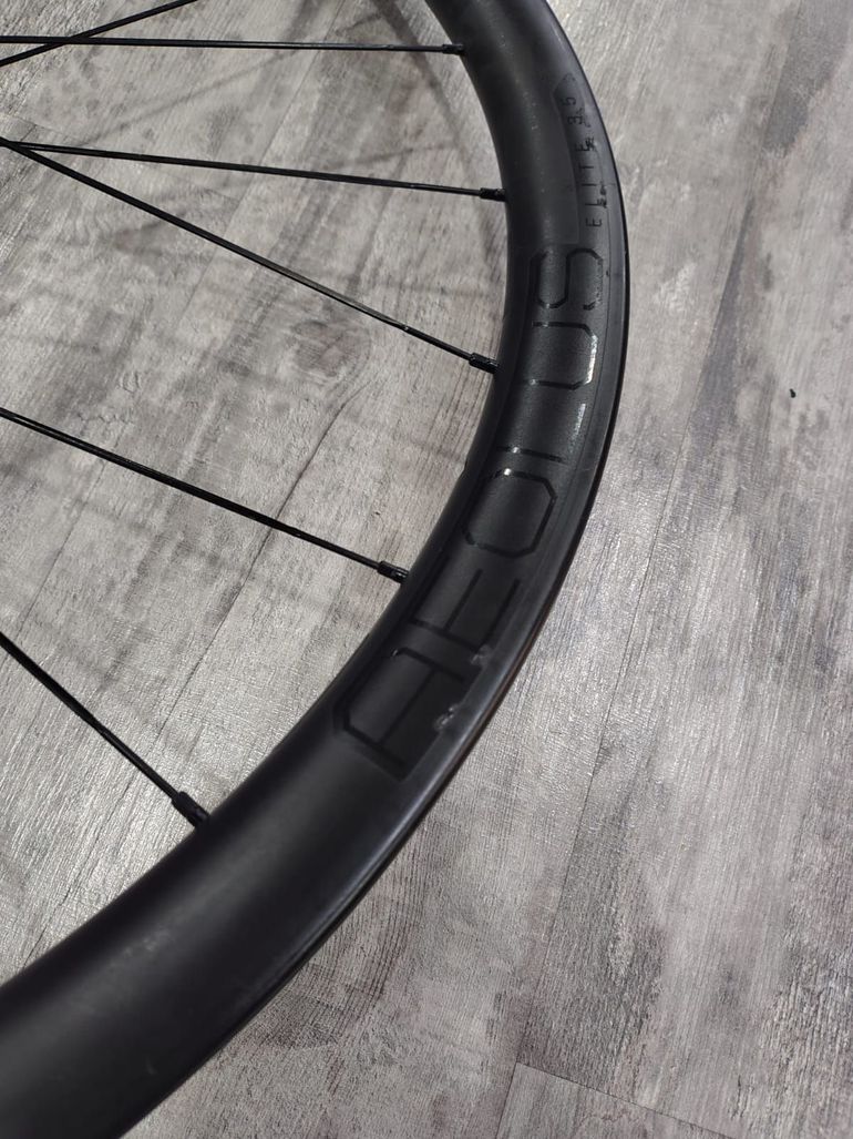Used Bontrager Aeolus Elite 35 TLR Disc Road Wheel 2023 bike — image 6 of 9