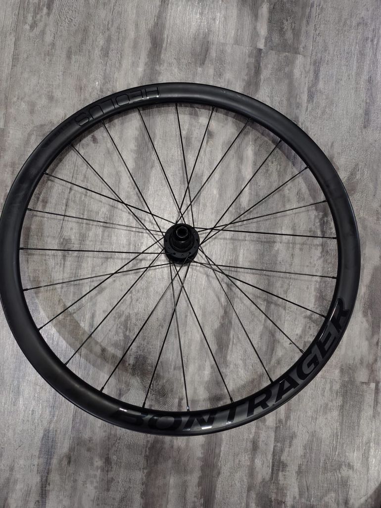 Used Bontrager Aeolus Elite 35 TLR Disc Road Wheel 2023 bike — image 7 of 9
