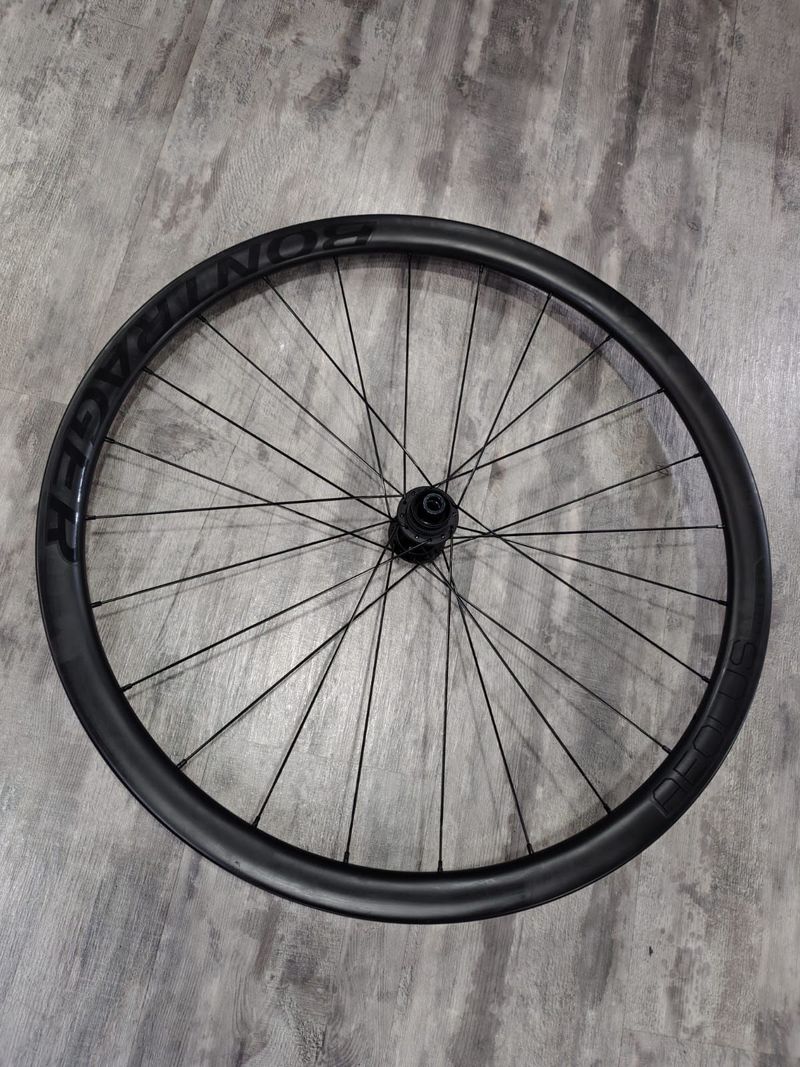 Käytetty Bontrager Aeolus Elite 35 TLR Disc Road Wheel 2023 Wheels