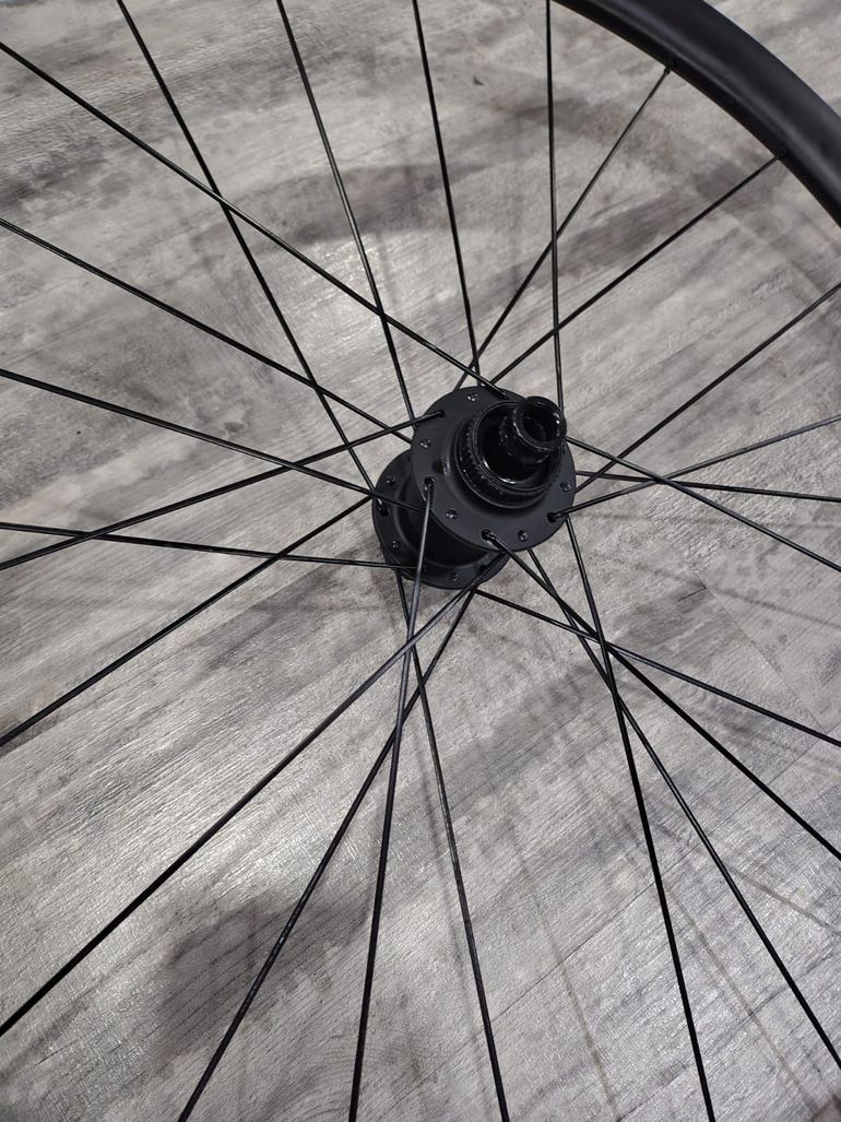 Used Bontrager Aeolus Elite 35 TLR Disc Road Wheel 2023 bike — image 5 of 9
