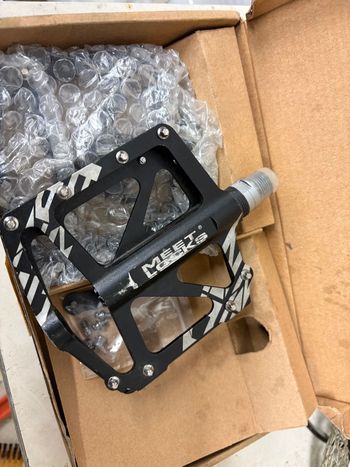 Used meet lock pedali flat 2018 bike — image 2 of 2