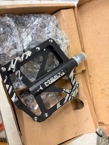 Used meet lock pedali flat 2018 bike — image 2 of 2