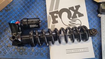 Käytetty Fox DHX2 Performance élite 2025 bike — kuva 1 / 3