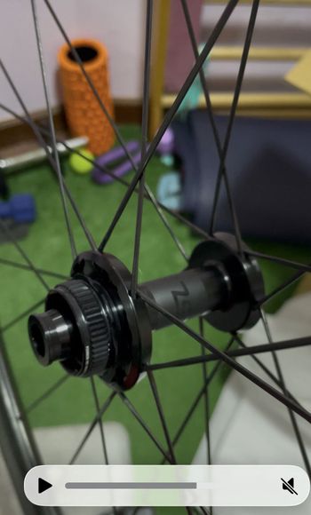 Used Bontrager Aeolus rsl 2025 bike — image 31 of 34