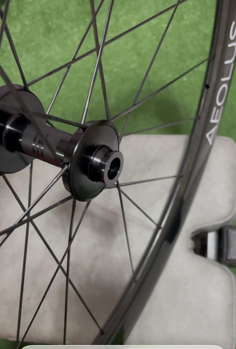 Used Bontrager Aeolus rsl 2025 bike — image 30 of 34