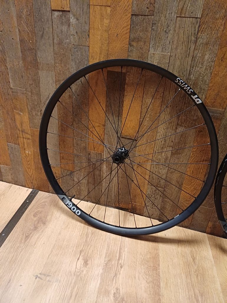 Used Dt Swiss E1900 2025 bike — image 2 of 3