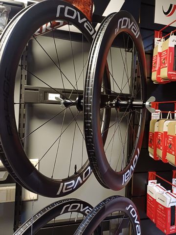 Used Roval rapide clx ll 2024 bike — image 1 of 2