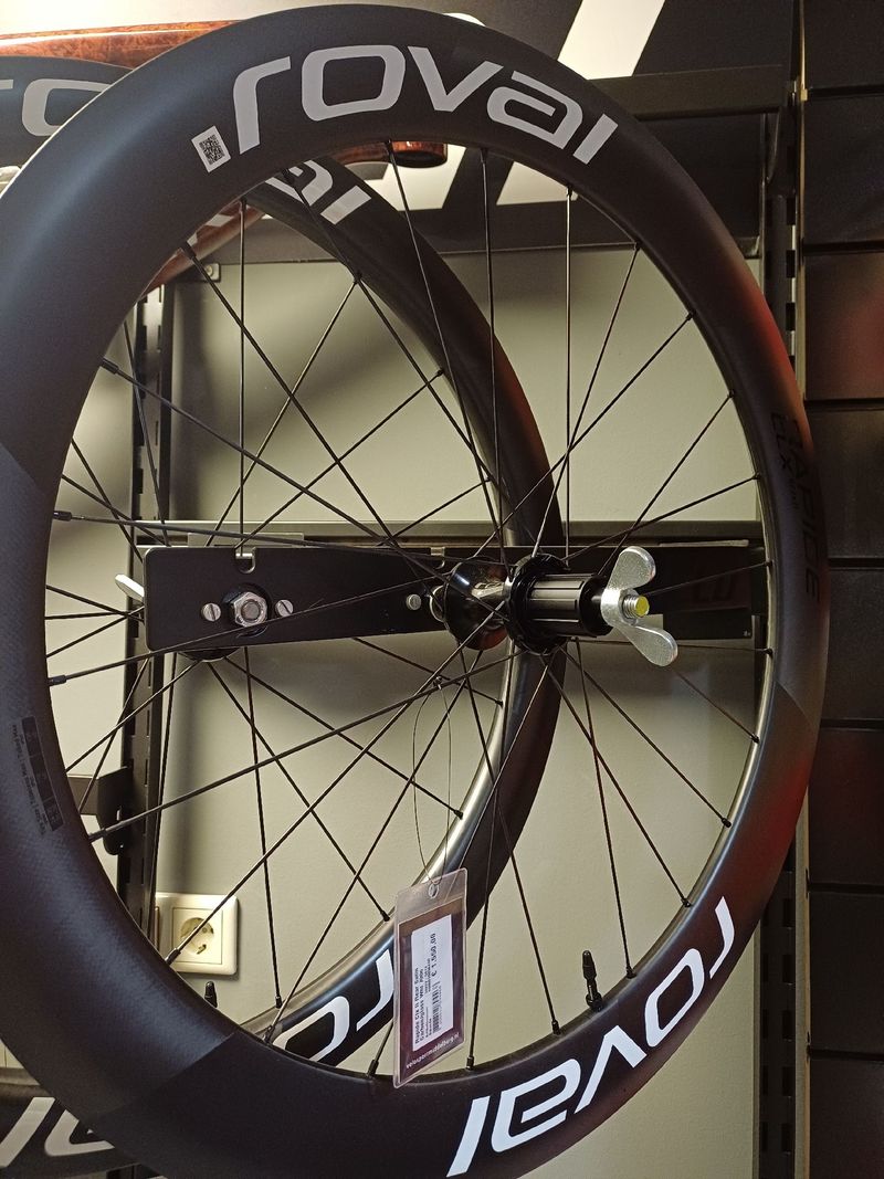 Used Roval rapide clx ll 2024 bike — image 2 of 2