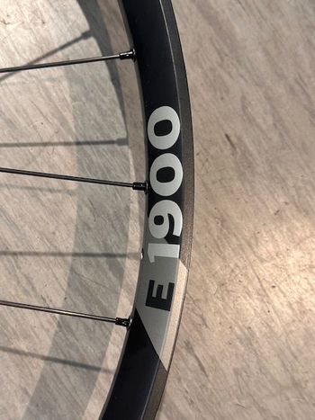 Used Dt Swiss E1900 Spline 29" Frontwheel 2024 bike — image 2 of 5