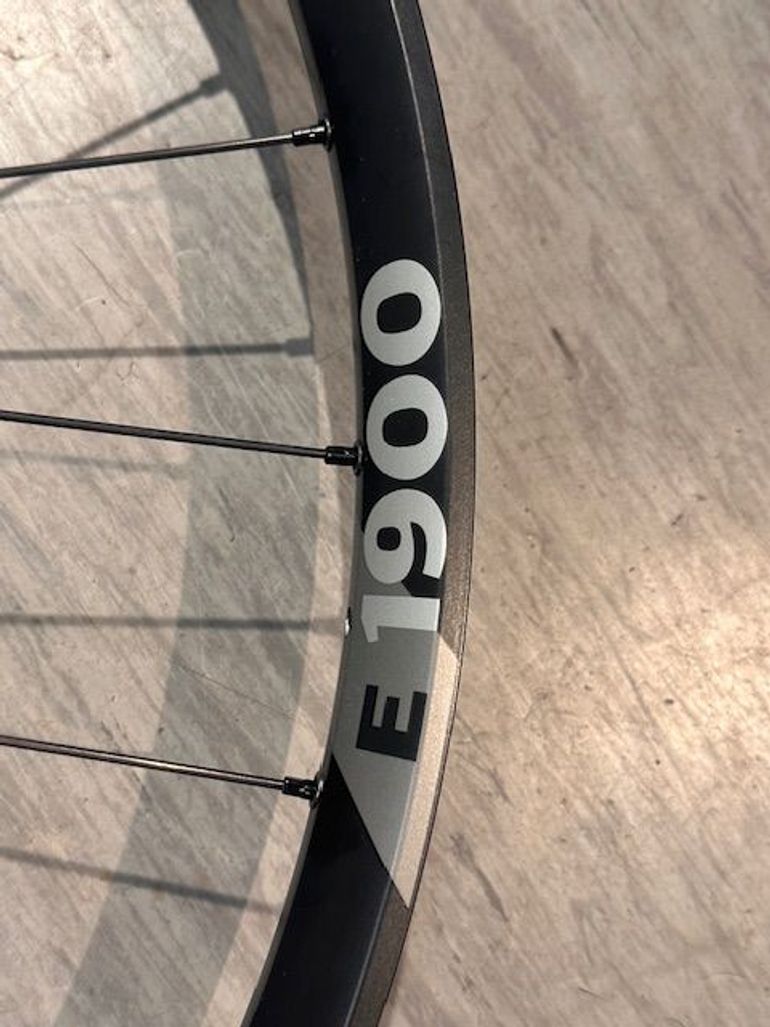 Used Dt Swiss E1900 Spline 29" Frontwheel 2024 bike — image 2 of 5